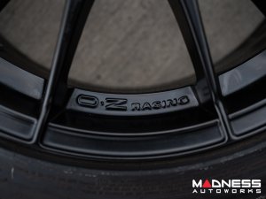 Alfa Romeo 4C - Genuine OZ Wheel/ Tire - Gloss Black